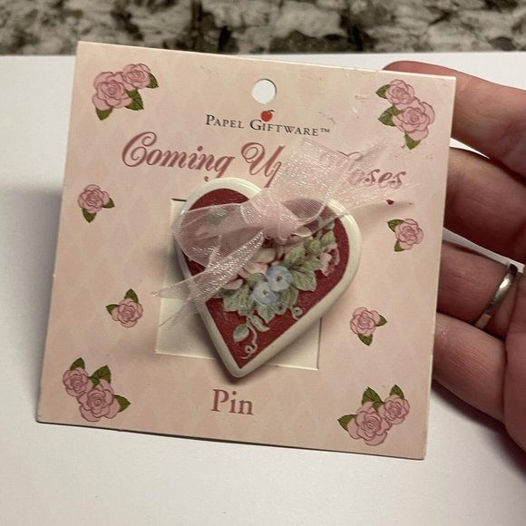 NWT Papel Giftware Brooch Pin Pink / White Heart with Ribbon - Coming Up Roses - Picture 3 of 6